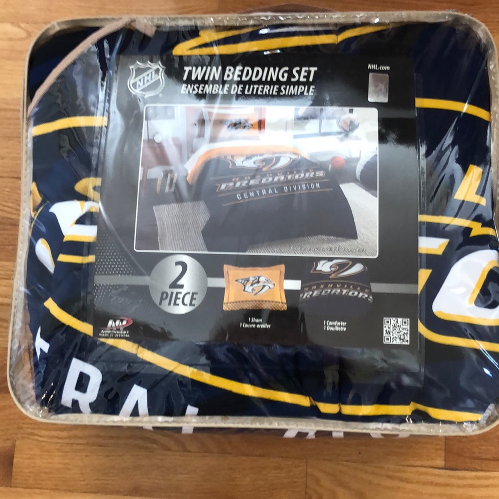 New - Nashville predators twin bedding set